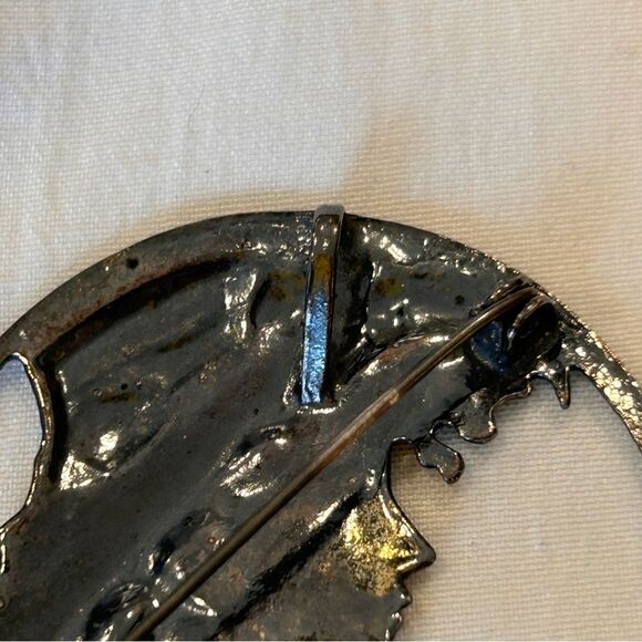 VINTAGE ART DECO STERLING SILVER MAIDEN LADY PORTRAIT REPOUSSE ROUND PIN PENDANT - Picture 3 of 7